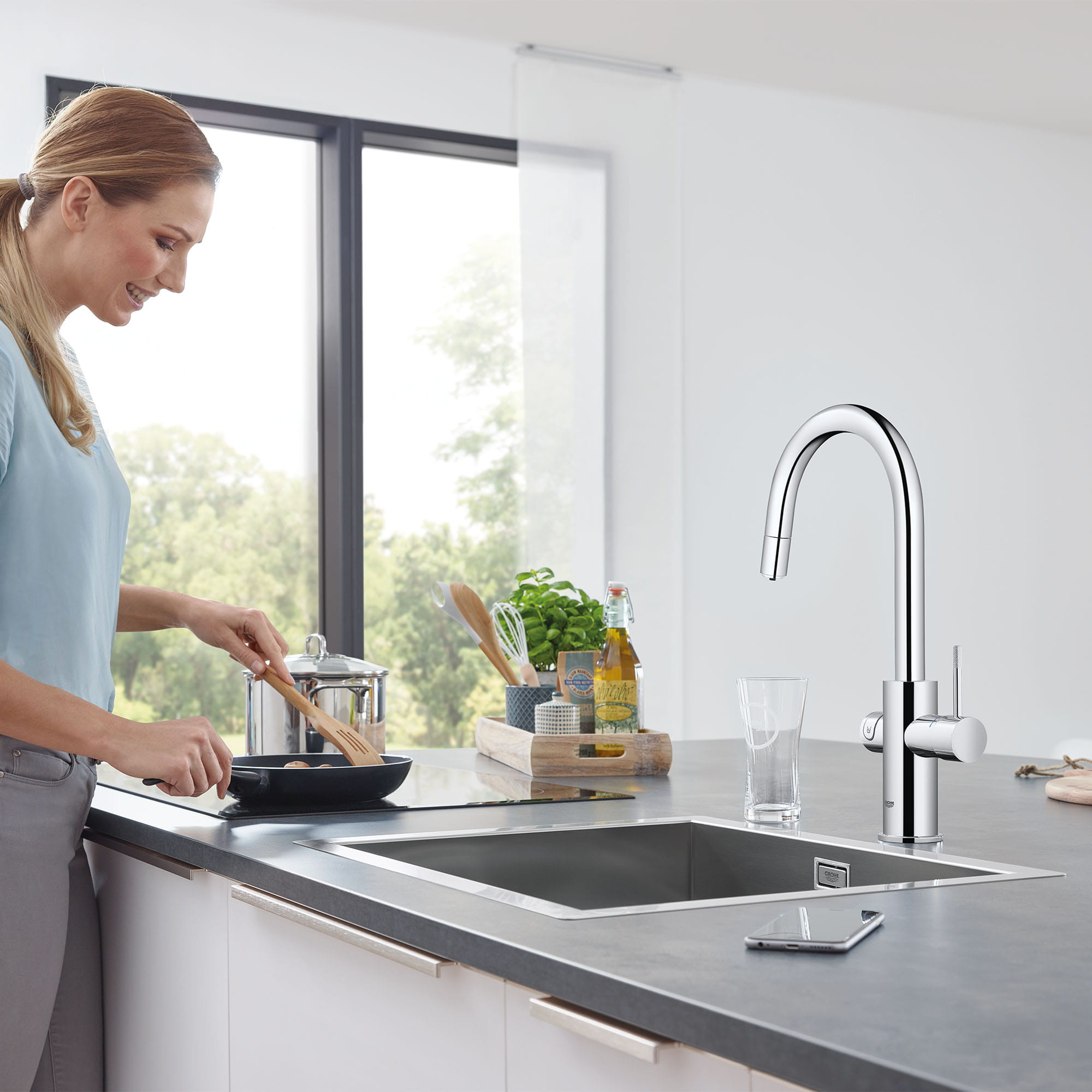Single-Handle Pull Down Kitchen Faucet Single Spray 1.75 GPM With Chilled & Sparkling Water